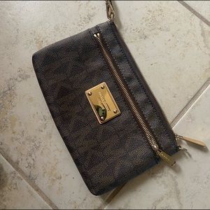 Michael kors wristlet
